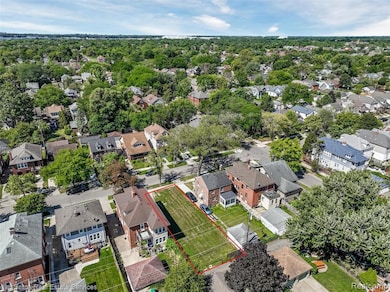 1254 Beaconsfield Ave, Grosse Pointe Park, MI 48230 - photo 4