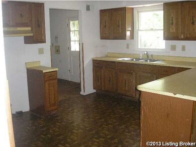 5510 E Manslick Rd, Louisville, KY 40219 - photo 4