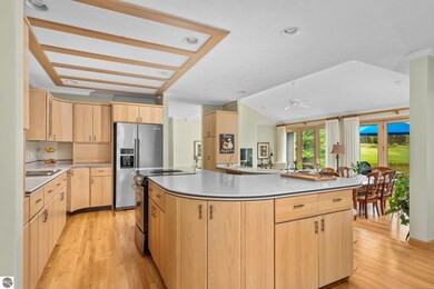 Entertain friends/family in this beautiful kitchen