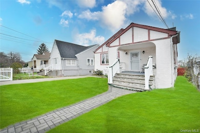 113 Stewart Ave, Hempstead, NY 11550 - photo 3