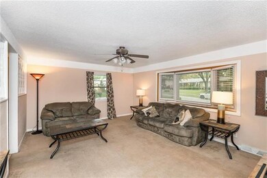 6828 Switzer Ln, Shawnee, KS 66203 - photo 5