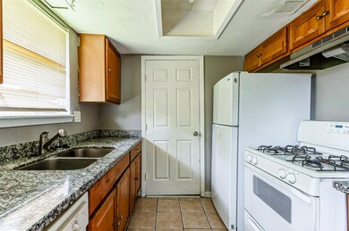 9907 Kell Dr, Houston, TX 77040 - photo 5