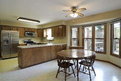 1529 Westglen Dr, Naperville, IL 60565 - photo 4