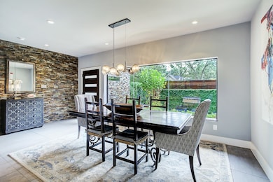 10946 Saint Marys Ln, Houston, TX 77079 - photo 5