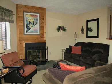 Living Room. Painted walls! Furnishings included.