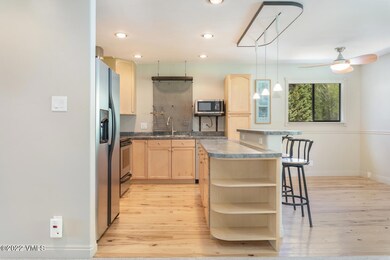 596 Daisy Ln-large-004-013-Kitchen-1500x