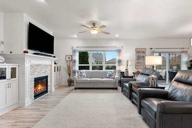 854 Whisper Falls Ln, Menasha, WI 54952 - photo 6