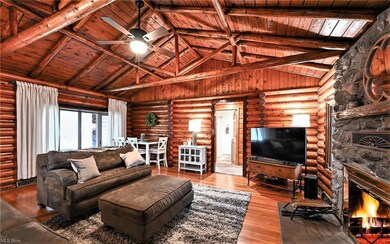 *MAIN LIVING RM! ~