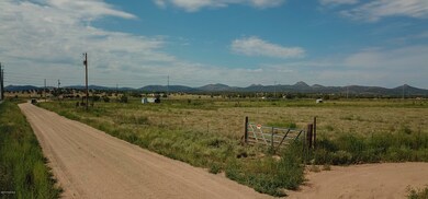 24100 N Feather Mountain Rd, Paulden, AZ 86334 - photo 7