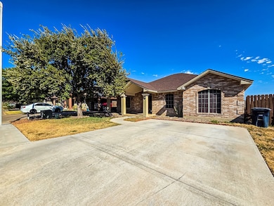 2616 Arrow Point Blvd, Eagle Pass, TX 78852 - photo 3