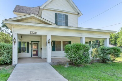 1320 S Lindsay St, Gainesville, TX 76240 - photo 4