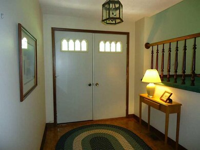 Entry/Foyer.