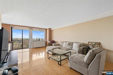 River Ridge unit 21J, Fort Lee, NJ 07024 - photo 7