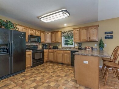 127 Chestnut Ln, Hendersonville, NC 28792 - photo 7