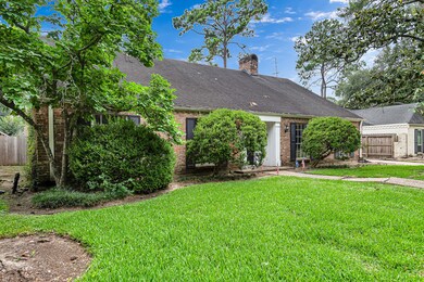 10019 Lynbrook Dr, Houston, TX 77042 - photo 2