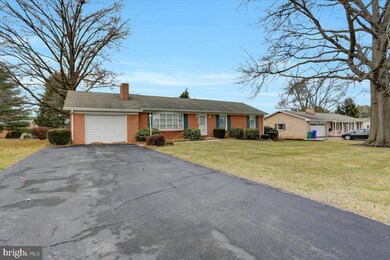 2927 Jefferson Dr, Chambersburg, PA 17201 - photo 3