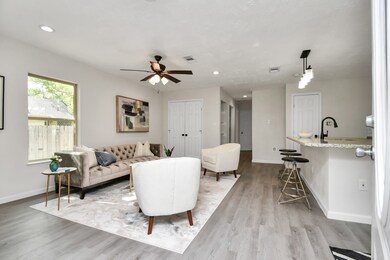 2213 Melbourne St, Houston, TX 77026 - photo 4