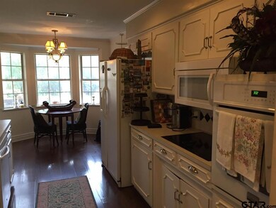 821 821 Barclay, Tyler, TX 75703 - photo 6