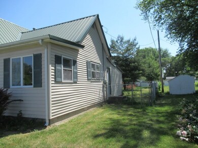 201 N Carico St, Tuscola, IL 61953 - photo 2