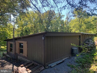 1886 Black Oak Rd, Warfordsburg, PA 17267 - photo 5