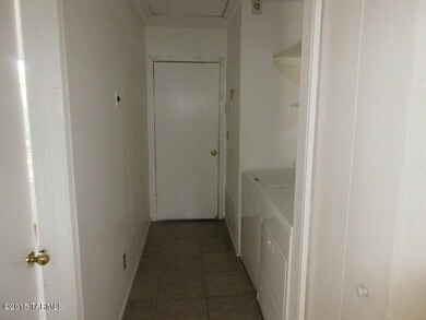 HALLWAY.JPG