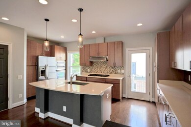 9510 Canonbury Square, Fairfax, VA 22031 - photo 4