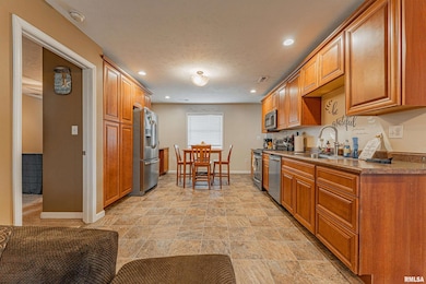 310 W Kickapoo St, Lincoln, IL 62656 - photo 5