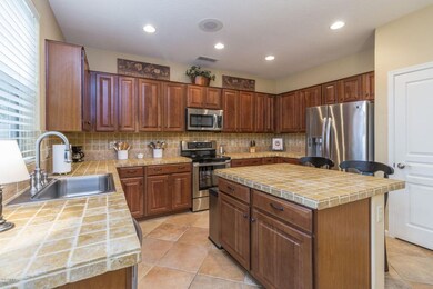 4) KITCHEN