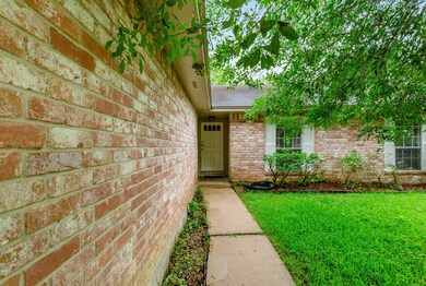 16118 Blackhawk Blvd, Friendswood, TX 77546 - photo 2