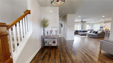 Large, open foyer with views of all the 1st floor 