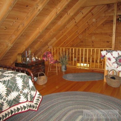 Loft: Extra sleeping, play room, office etc.