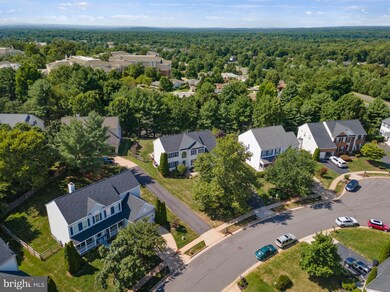 20543 Chapin Ct, Sterling, VA 20165 - photo 4