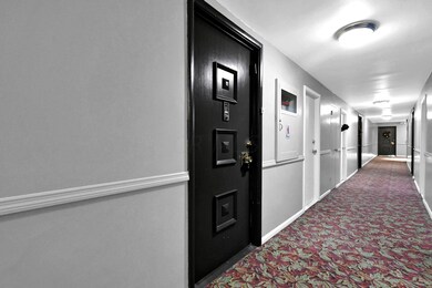 1620 East Broad Street Hallway