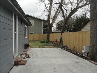 4006 Caplin St, Houston, TX 77026 - photo 5