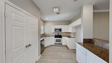 2940 Community Dr, Alvin, TX 77511 - photo 3