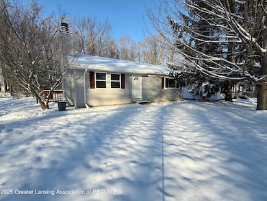 6820 Richard Rd, Lansing, MI 48911 - photo 2