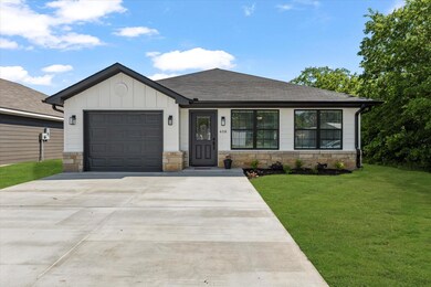 408 Cherry St, Whitesboro, TX 76273 - photo 2