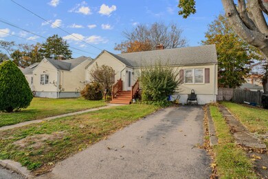 19 Dart St, New London, CT 06320 - photo 2
