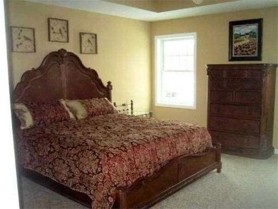 19 Maple Crest Cir, Holyoke, MA 01040 - photo 5