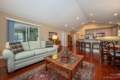 32 Gray Wolf Ln, Hendersonville, NC 28792 - photo 7