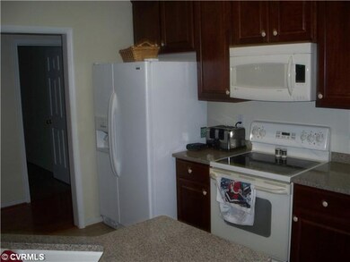 Kitchen - Large kitchen with granite counter tops!