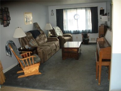 THE LARGE, 11 X 18 LIVING ROOM HAS PLENTY OF SPACE