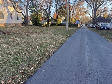 736 W Pershing St, Springfield, MO 65806 - photo 3