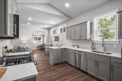 2122 Queen Ave N, Minneapolis, MN 55411 - photo 5