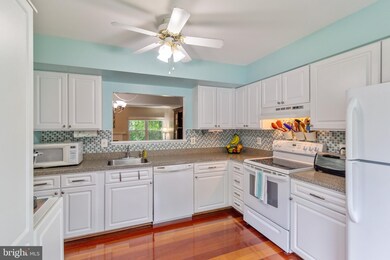 11527 Summer Oak Dr, Germantown, MD 20874 - photo 7