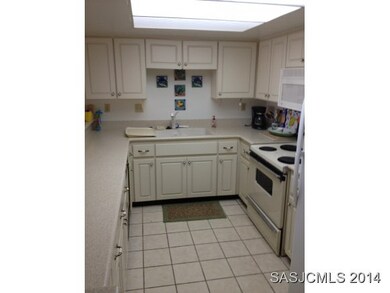 Kitchen (photo 2)