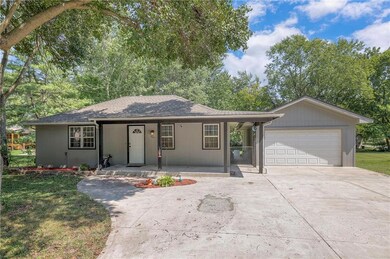 405 S Jefferson St, Raymore, MO 64083 - photo 2