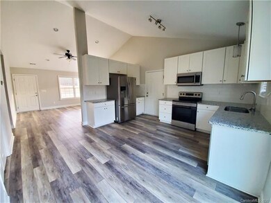 332 Lone Tree Ln, Clover, SC 29710 - photo 3