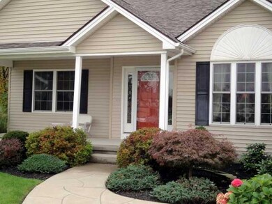 7159 Mallard Ct, Niagara Falls, NY 14304 - photo 2