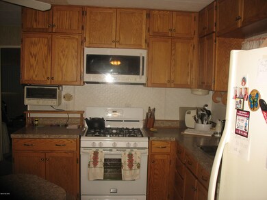 6017 Flying M Kitchen (2)